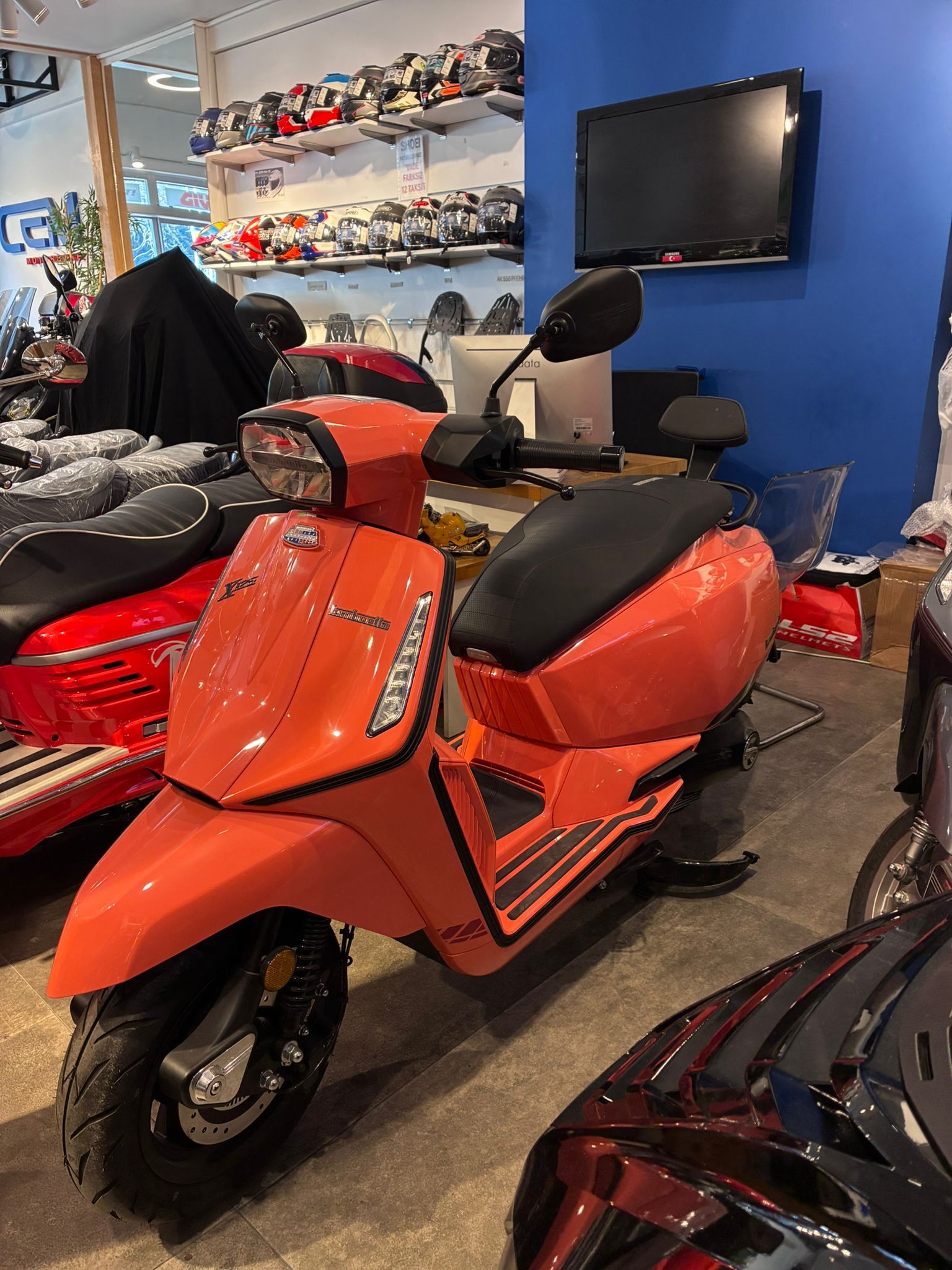 LAMBRETTA X125-X250-X300 SİSSY BAR 